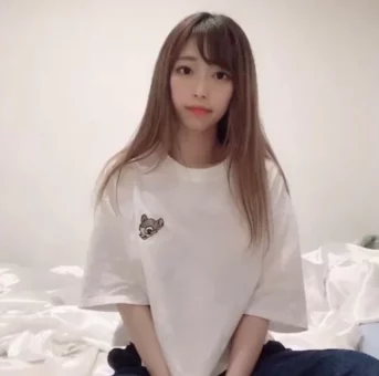 美巨乳キャバ嬢さんのHな自撮り【ZIP】