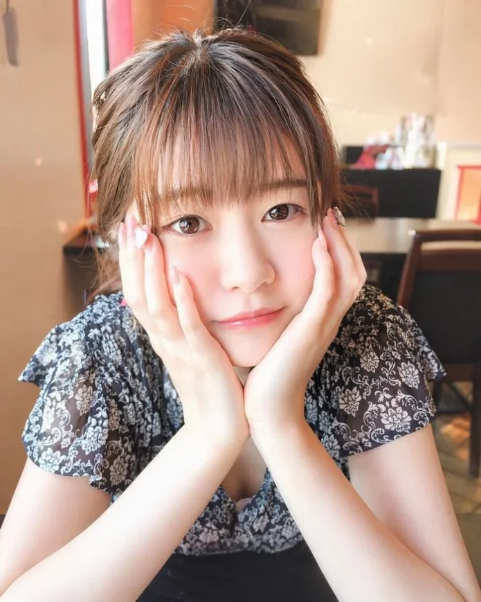 【完全流出】清純派の仮面が剥がれる瞬間。元カノとの秘密のアーカイブ。画像69枚・動画17本、全記録。【無修正】