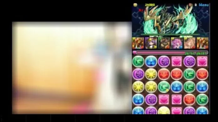 スマホゲーしながら水着ビキニ着替え