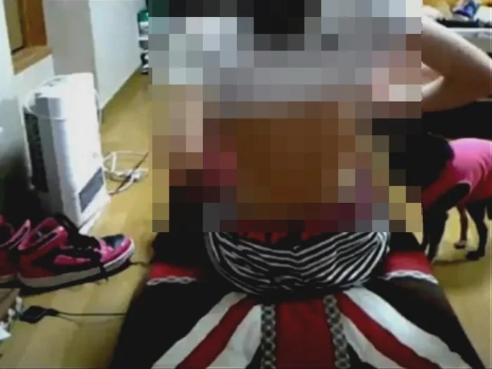 犬にマ○コを舐めさせる可愛い系女子 xj_15213915_ppv