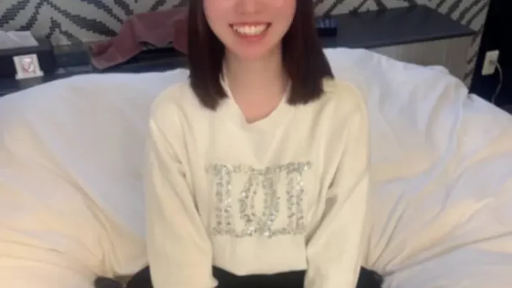 FC2-PPV-4925840 与肤色白皙的美女的初次拍摄SEX战斗中两次内射