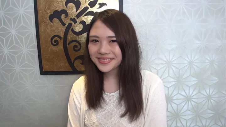 【初撮り】【中出し】スレンダー體型の桃尻ちゃんが人生初のハメ撮り體験w自分のおまんこを見せられ (FC2 PPV 1154742)