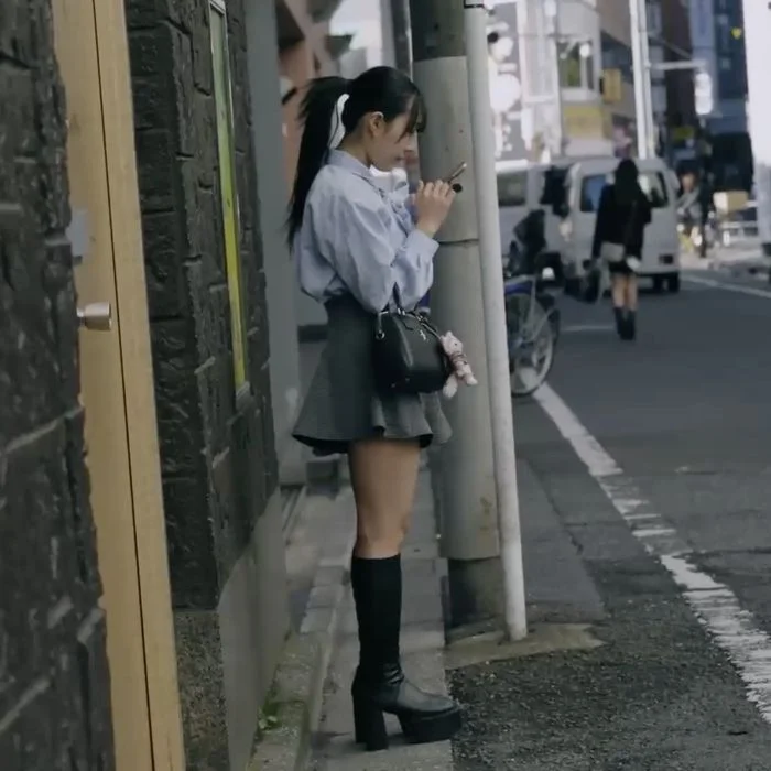 歌舞伎町で待ち合わせた可愛い18歳とホテルで連続中出し